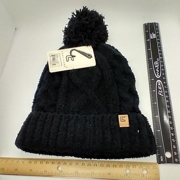 Knit beanie black with pompom - Picture 9 of 9